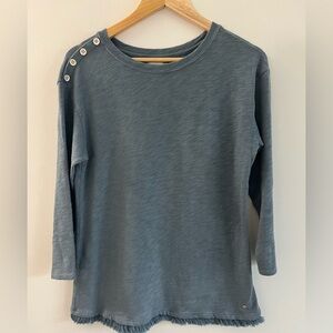 SPARTINA 449 Hudson Fringe Top Shoulder Buttons cotton dusty blue